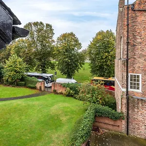 Host & - Feversham House Apartment York