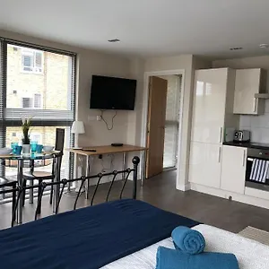 Opposite Shoreditch Park Apartment