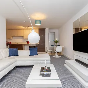 Right Place Apartment